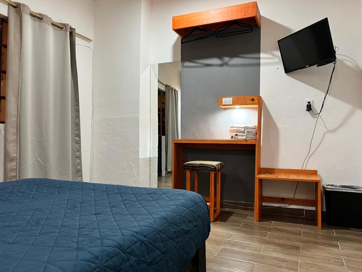 Bed and Breakfast Casa Aura Морелия Экстерьер фото
